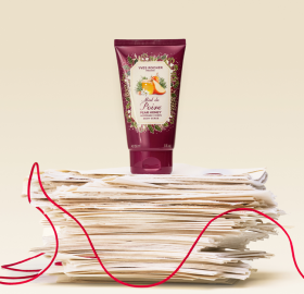 31155-scrub-corpo-miele-pera-scatto-natale-2026-yves-rocher