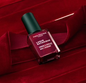 62242-smalto-laque-botanique-pourpre-makeup-scatto-natale-2026-yves-rocher