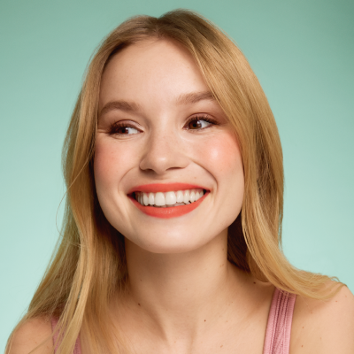37113-cheeks-and-lips-45-rouge-corail-model-yves-rocher